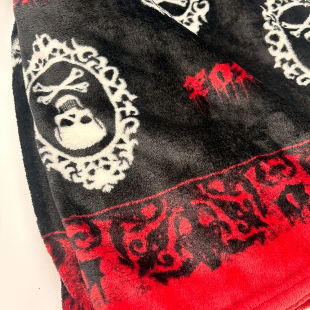 Luv Betsey flair width throw